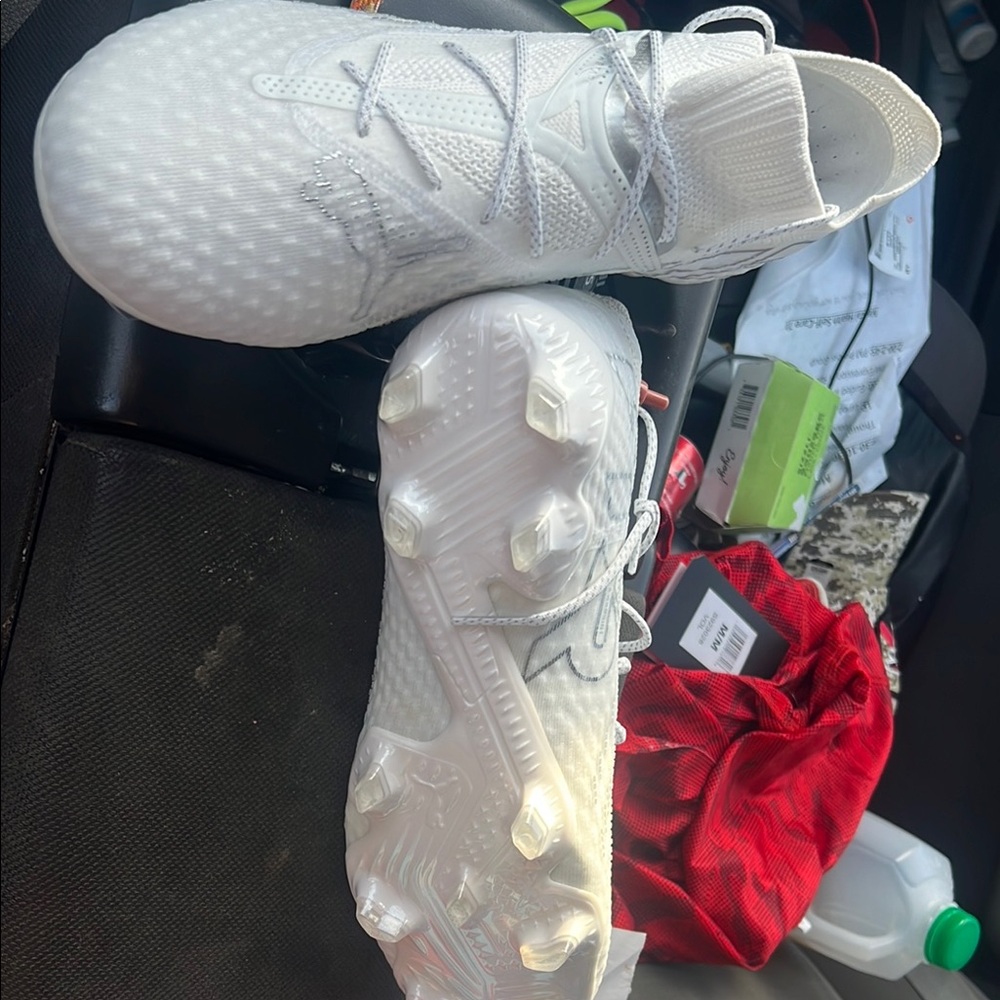 Women's White Soccer Cleats - Picture 3 of 3